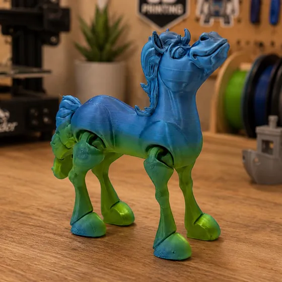 Caballo articulado impreso en 3D, pieza terminada
